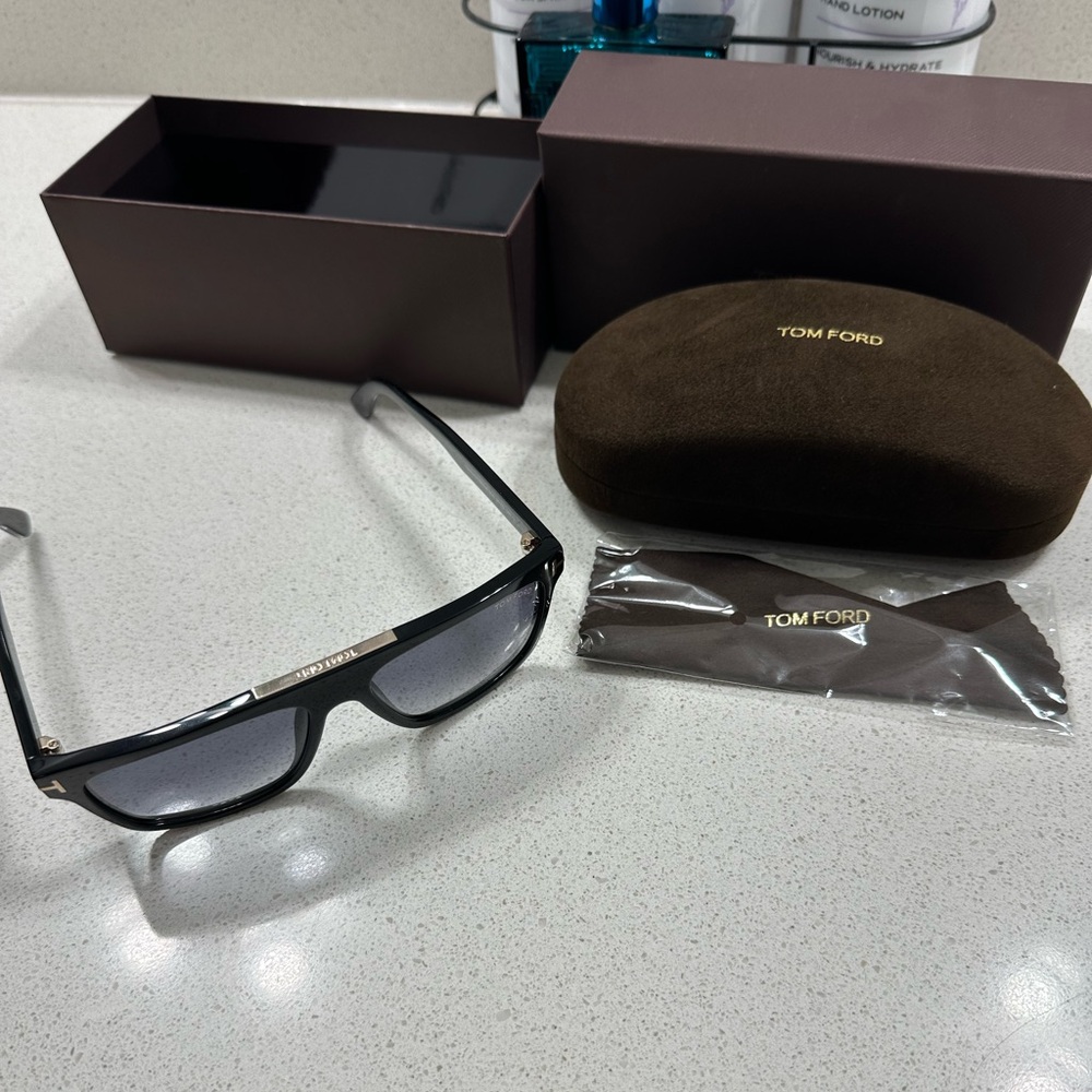 New without tags Tom Ford sunglasses